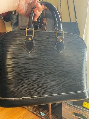 Quick list Black Epi Louis Vuitton Alma